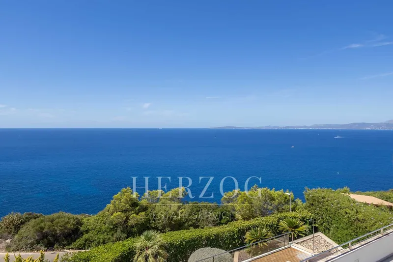 Modern villa in top location right by the sea — photo 3