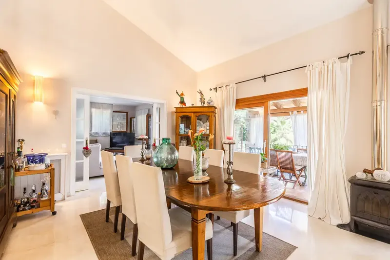 This magnificent villa in Genoa with sea views from the rooftop terrace and partial sea views from the living room is located in a — photo 4