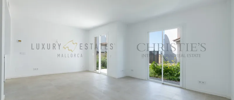 Ready to move in villa in Sa Rapita in the south of Mallorca with partial sea views — photo 2