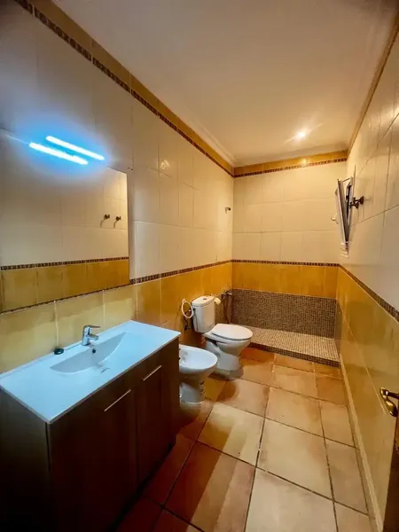 Spacious ground floor of 130 m² built located in a quiet estate in charming Portocolom, one of the most emblematic and — photo 6