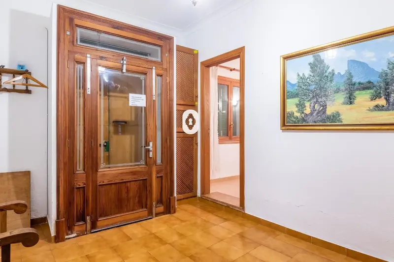 Inmoclaus offers this spacious townhouse for sale in Pollença. Located near the center, the property is just steps away from — photo 7