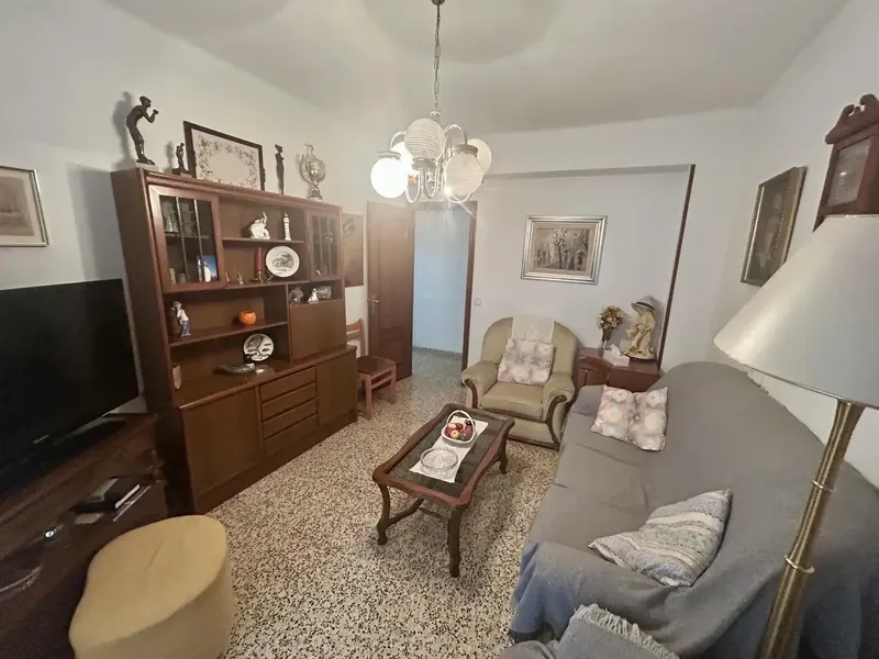 First floor in a building with only — photo 2