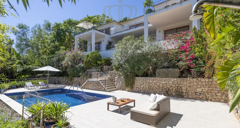 Exclusive villa in Puerto Pollensa with sea views in dreamy hillside location — photo 1
