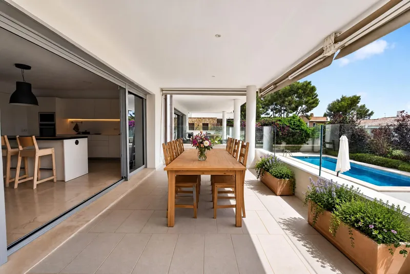 Garden apartment with a large terrace in Bonanova — photo 1