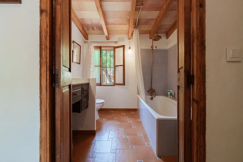 Property in a hidden bay with direct access to the sea — photo 12