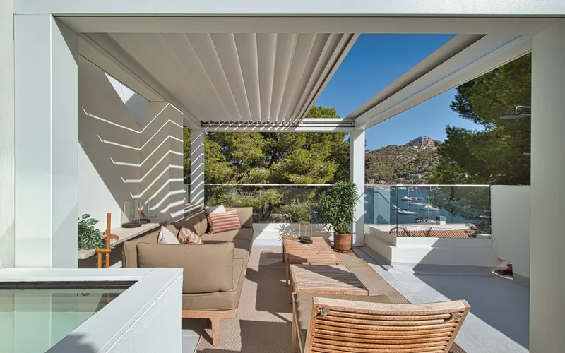 Exclusive townhouse in the second row from the beach with a harbor view in Port Andratx — photo 1