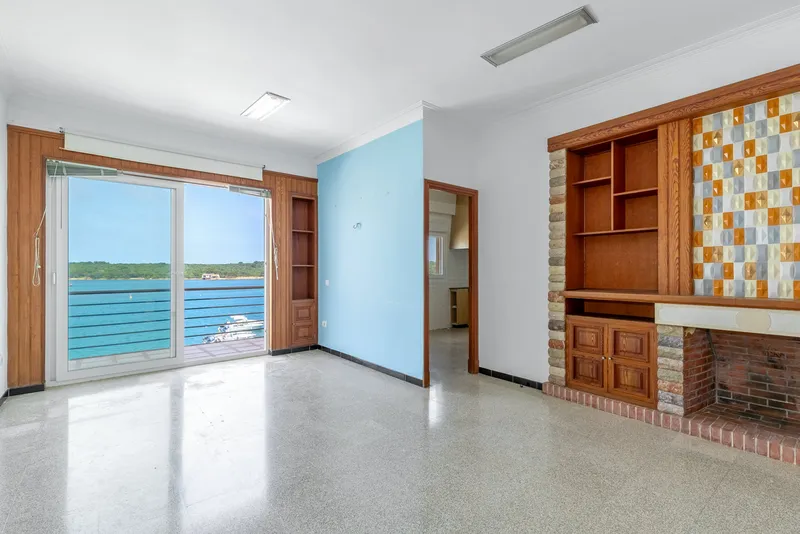 Penthouse in Portocolom - Large balcony with harbour views — photo 4