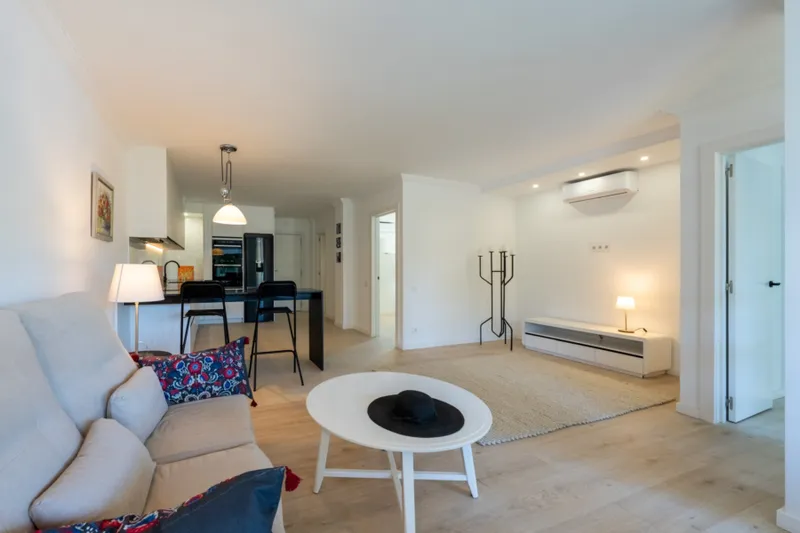Fully Renovated Duplex Apartment Near the Beach - Open Living-Dining Area with Kitchen (12616) — photo 5