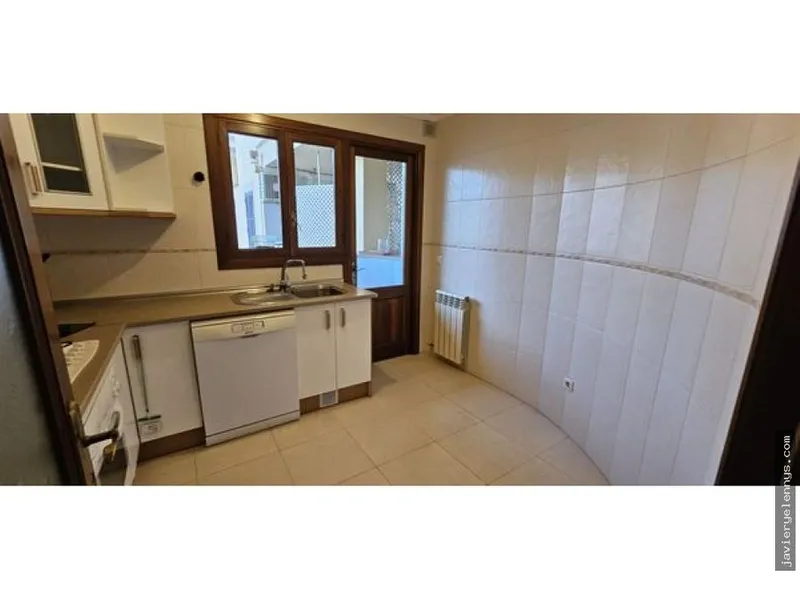 Apartment for rent on Calle d'Oviedo — photo 4