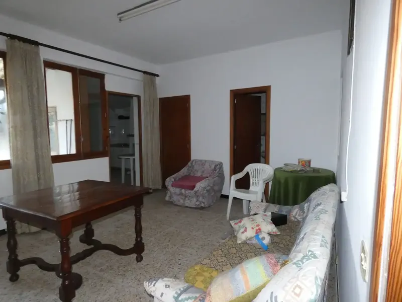 Large typical Mallorcan house for sale in the emblematic village of Petra. The property with about 270 m², built on two floors and another 10 — photo 12