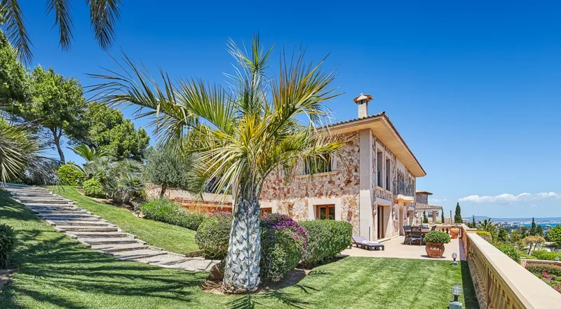 Mediterranean luxury property with 2 units and staff accommodation in Bendinat — photo 8