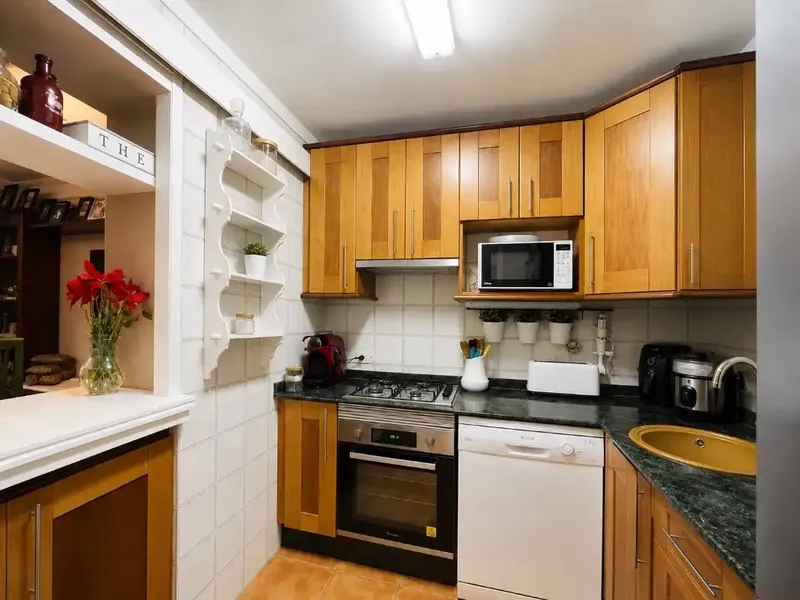 Ubicado en Santa Ponsa, una de las zonas más deseadas del suroeste de Mallorca, este espacioso apartamento ofrece bonitas vistas panorámicas — photo 4
