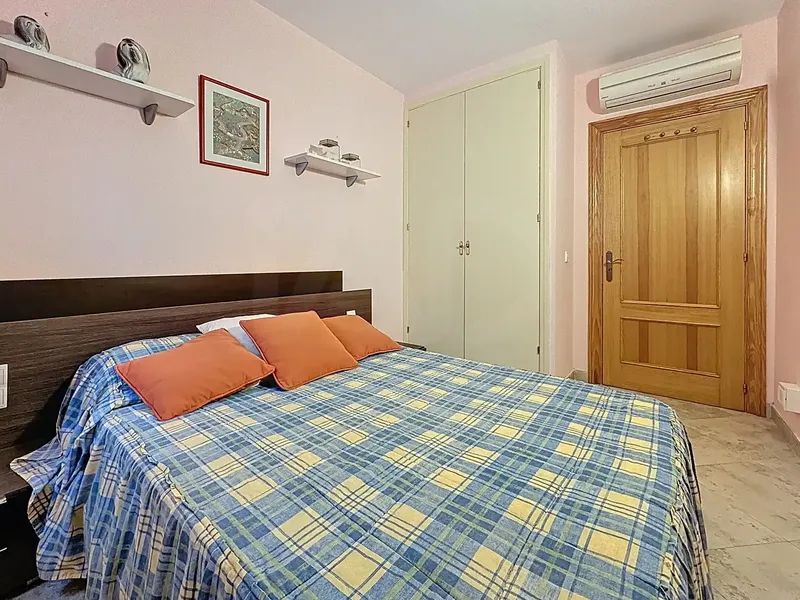 Imagina despertar cada mañana con la brisa marina acariciando tu ventana y el murmullo del Mediterráneo a solo 400 metros. Esta planta baja, — photo 10