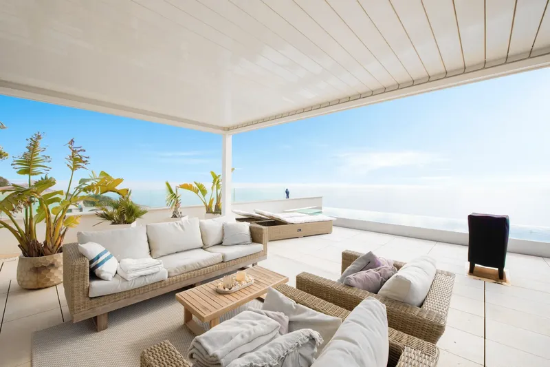 Modern chalet for sale on the frontline in Porto Cristo — photo 12