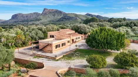 For Rent: Grand Estate with 6 Bedrooms, Pool Area, Mountain Views and More! — photo 1