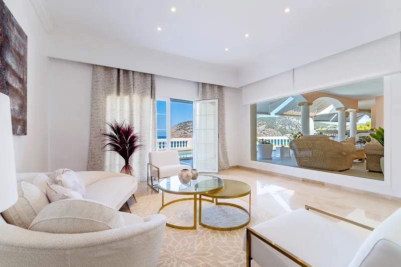 Impressive Mediterranean villa for sale in Camp de Mar with fantastic sea views — photo 7