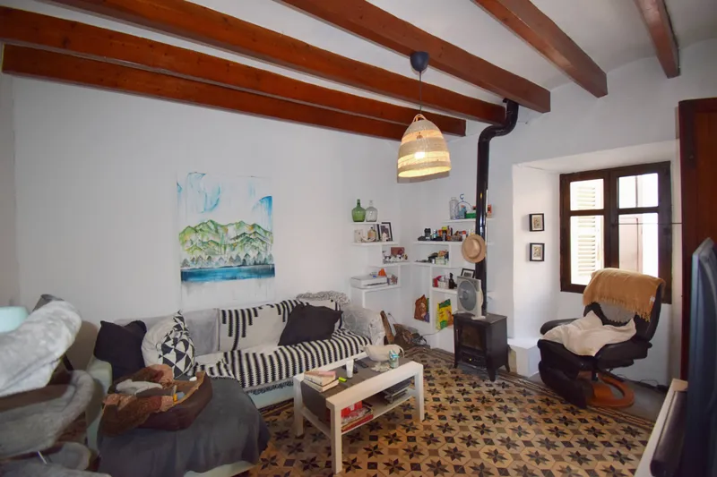 Centrally located village house with a small terrace in Fornalutx — photo 6