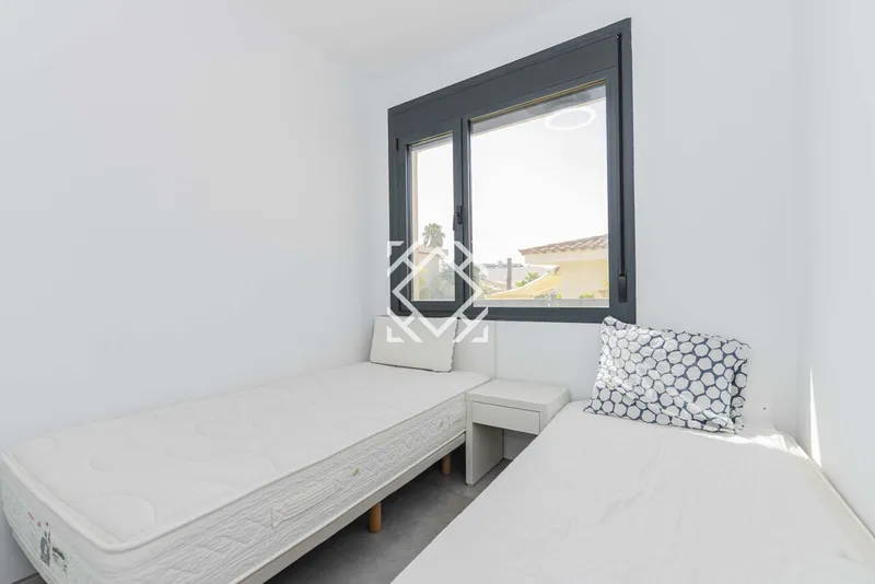 Modern villa for sale in Puerto de Alcúdia, 450 metres from the beach, with a garden, private swimming pool, sun terrace and high-quality finishes — photo 12
