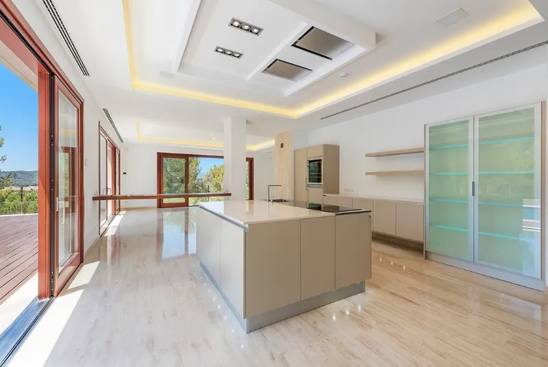 Incredible hillside villa with guest apartment in Canyamel — photo 8