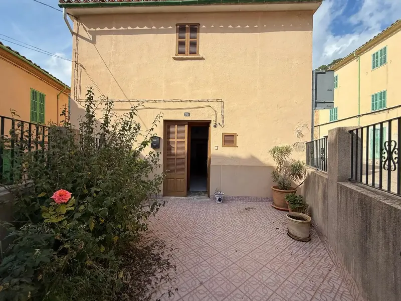 Discover this fantastic Mediterranean-style home in the charming village of Caimari, located at the foot of the majestic Sierra de — photo 1