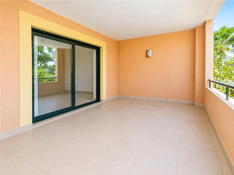Apartment in a residential complex with swimming pools — photo 2