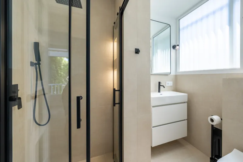 Fully Renovated Duplex Apartment Near the Beach - Open Living-Dining Area with Kitchen (12616) — photo 8