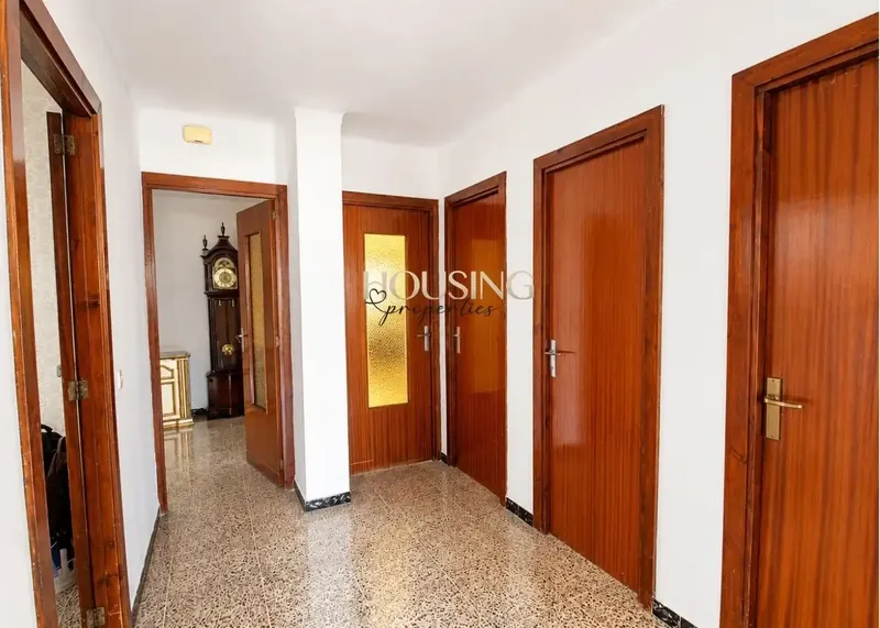 AMPLIO y LUMINOSO PISO CON PARKING Y TRASTERO EN ZONA PLAZA MADRID — photo 7