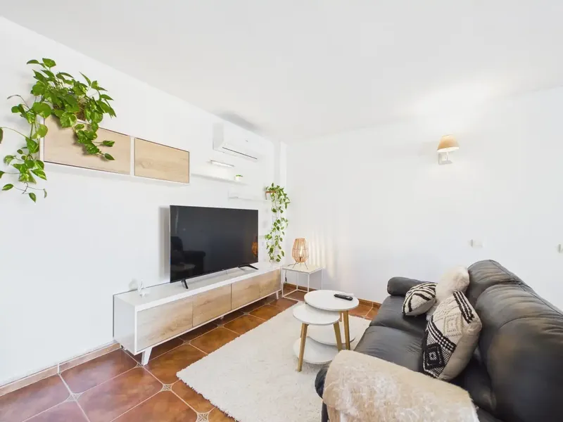Bright one-bedroom penthouse with communal pool in Puig de Ros - TEMPORARY CONTRACT AVAILABLE FROM SEPTEMBER 16, MAXIMUM — photo 11