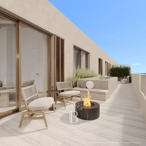 Top-Floor Residence with Panoramic Harbor Views in Santa Catalina — photo 1
