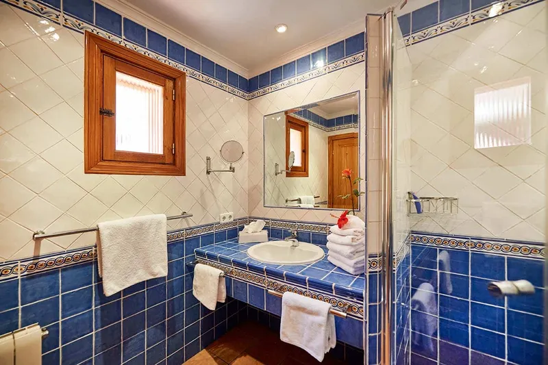 Cala Llamp: Villa with 2 apartments and holiday rental license — photo 11