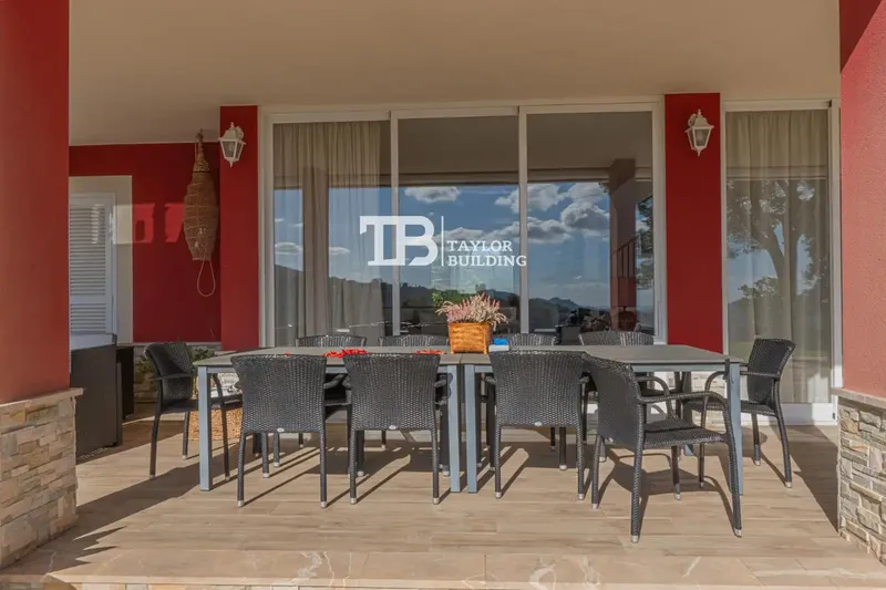 Taylor Building presents: impressive rustic finca with pool — photo 4