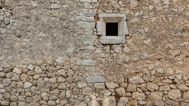 Old house for renovation in Moscari, 198 m2 built and possibility of second half-height floor on a 738 m2 plot with — photo 11