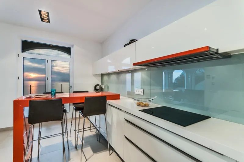 Exclusive villa on the first sea line with panoramic views — photo 8