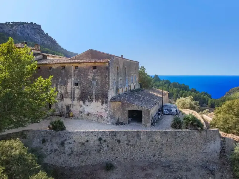The impressive finca, for sale in Estellencs, occupies a privileged and elevated position within the Serra de Tramuntana. It occupies a huge — photo 10
