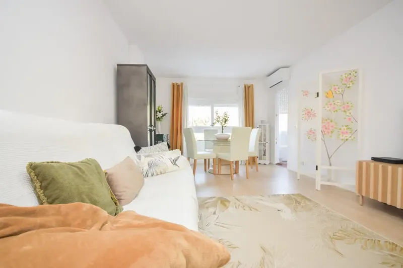 Discover this spacious and bright first floor apartment of 103 m2 in the quiet and sought-after area of Son Dameto, surrounded by all services — photo 4