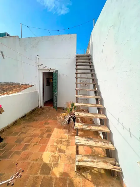 Quiet but central house in Pollensa with 3 bedrooms, 1 bathroom, living room, kitchen with dining area, patio, laundry room and rooftop terrace with — photo 4