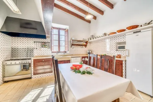 Binissalem, Charming renovated finca in traditional Mallorcan style, a few steps from the center of Binissalem available from August 2025 — photo 12