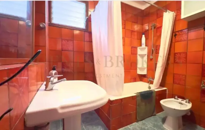 A&R Gestión Inmobiliaria presenta esta amplia casa con gran potencial de reforma situada en pleno centro de Son Servera. — photo 11