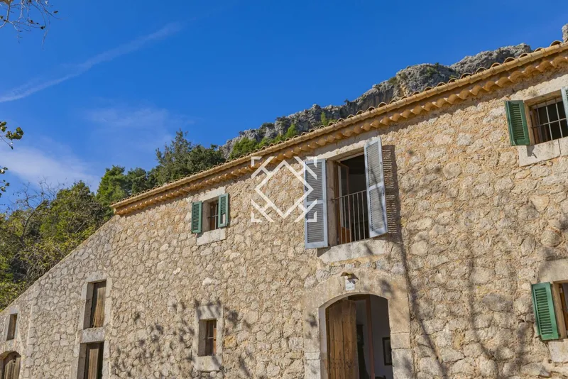 Exclusive country estate with an elegant residence and spectacular sea and mountain views for sale in Escorca, Mallorca. — photo 8