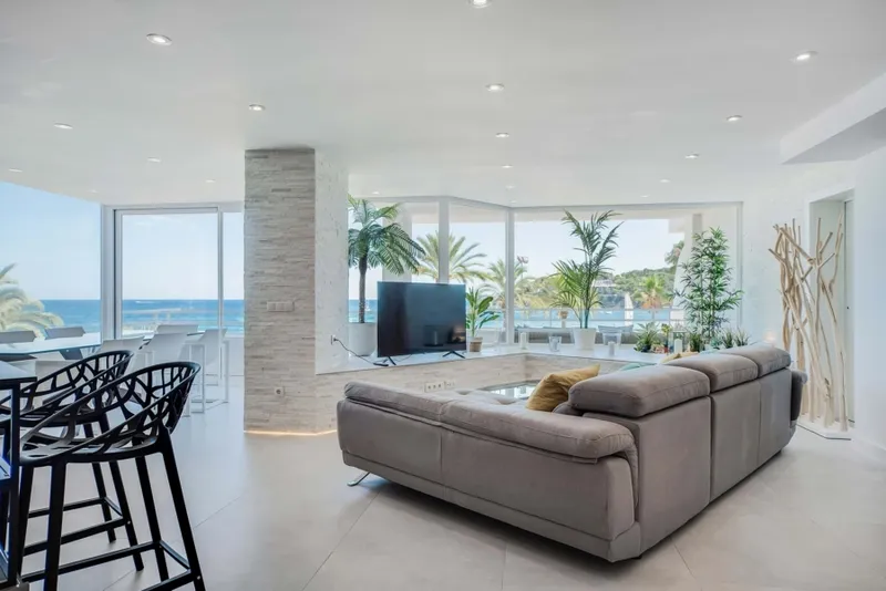 Modern apartment right on Magaluf beach — photo 7