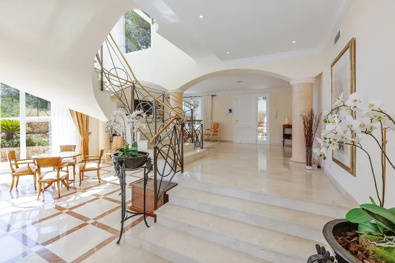 Luxurious villa with private sea access in Torrenova, Ma... — photo 4