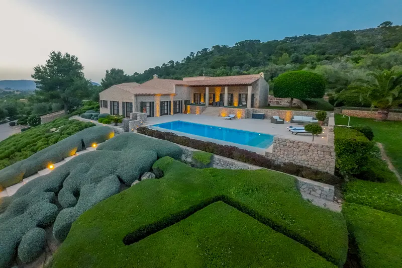 Exceptional finca for sale in Sant Llorenç with a beautifully landscaped Mediterranean garden — photo 1