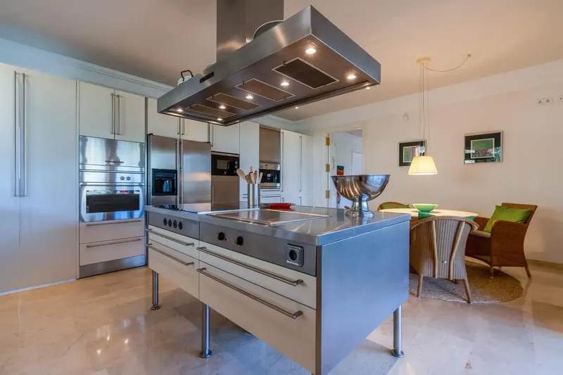 Sea views, nature and privacy: all combined in an exceptional villa in Canyamel. — photo 9