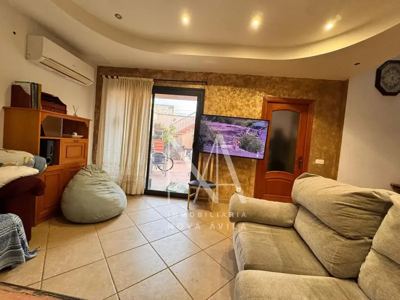 For sale this magnificent three-storey single-family home located in Villafranca de Bonany, a spacious and very bright property — photo 8