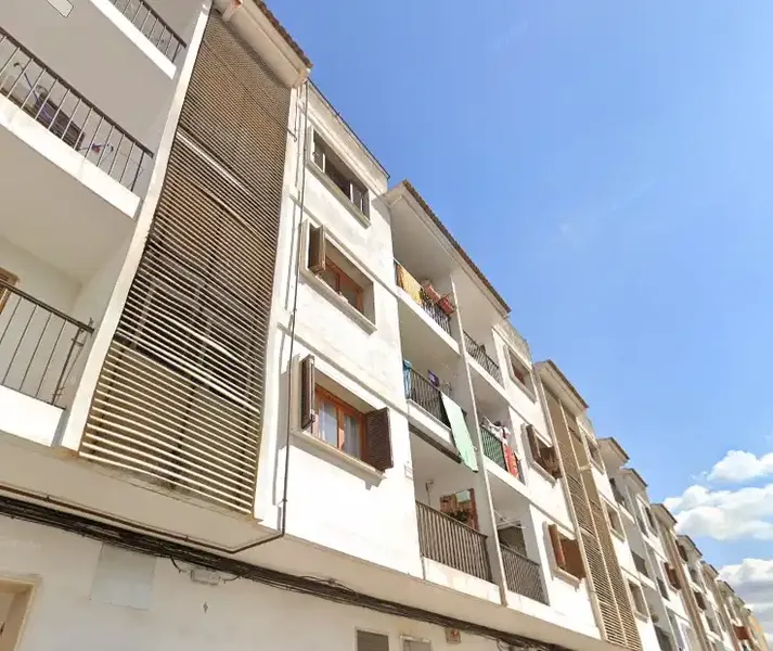 90 m² apartment located in Manacor, Balearic Islands. It is a 90 m² apartment distributed in living-dining room, kitchen, 3 bedrooms and 2 bathrooms — photo 1