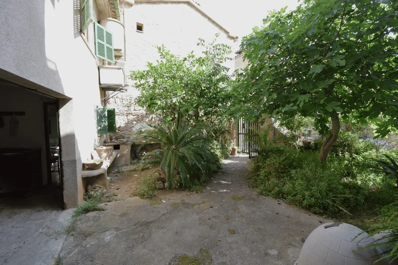 Traditional Mallorcan Property with Land and Great Renovation Potential in Sóller — photo 2