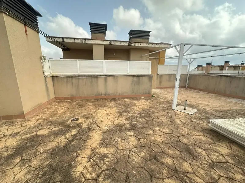 Attic of 110 m2 distributed in a large kitchen with laundry room, living room with balcony, 3 bedrooms and 2 bathrooms, one of them en suite. — photo 12