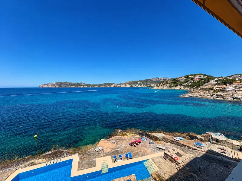 Luxurious modern apartment on the first sea line in Santa Ponsa — photo 7