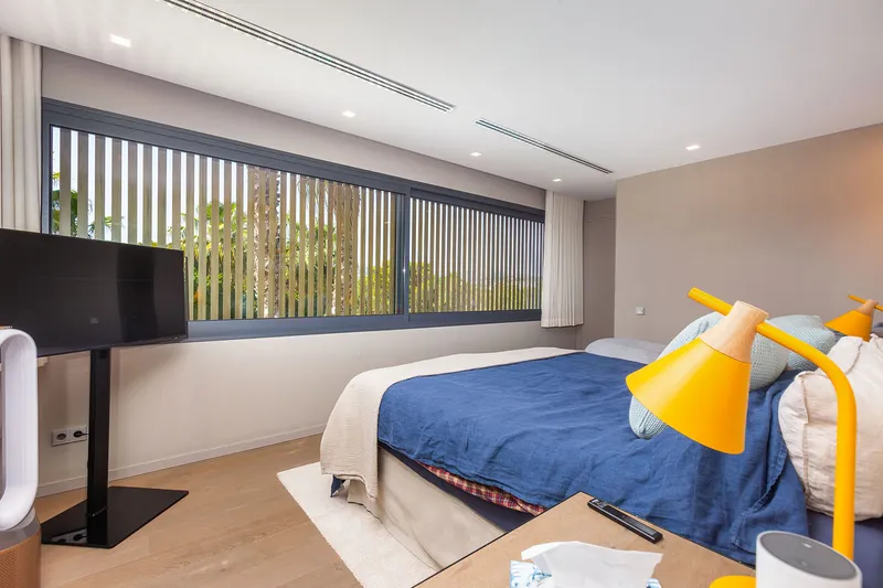 Modern villa with sea views in a central location — photo 10