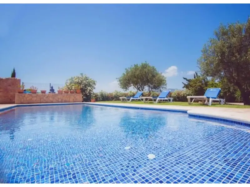 Total area 190 m², plot 17000 m², living area 190 m², 5 double bedrooms, 3 bathrooms, air conditioning (cold) — photo 6